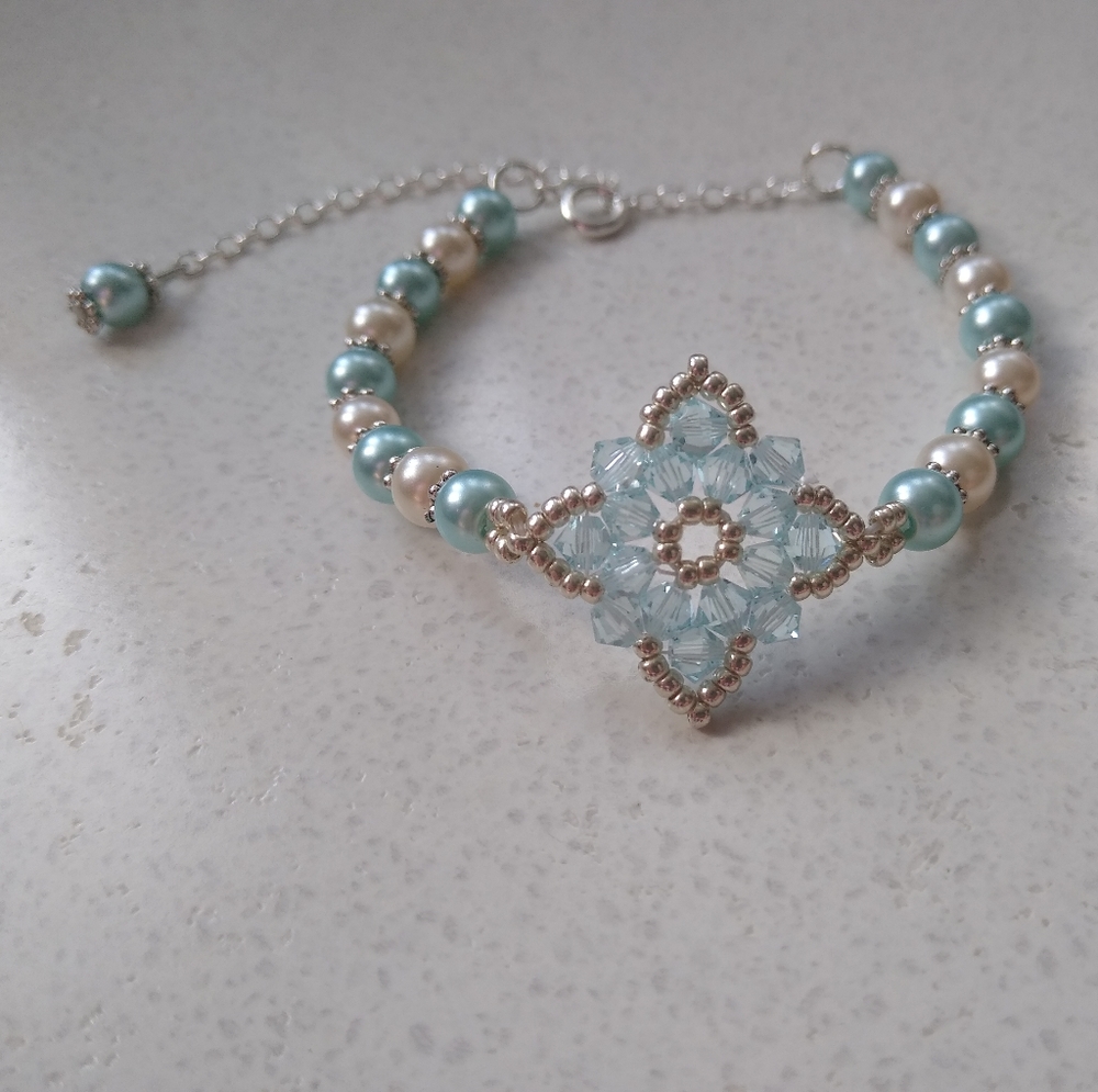 Snow flake bracelet